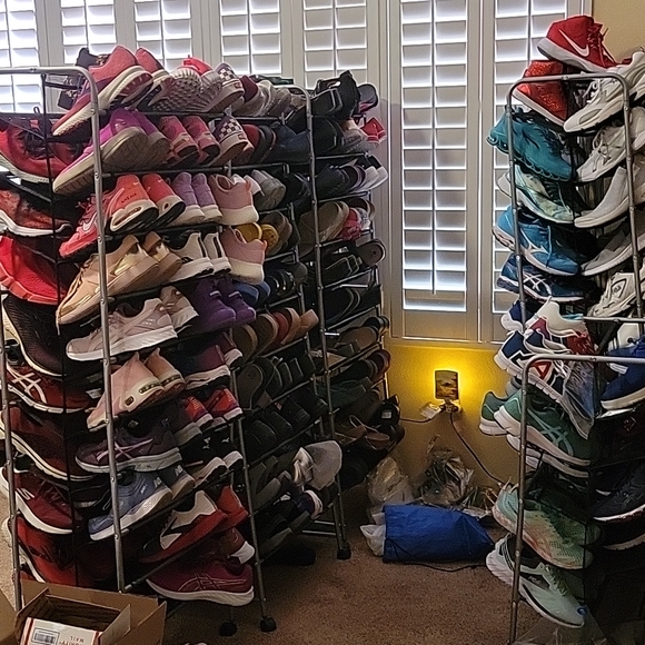 Meet your Posher, Econ - Picture 2 of 3